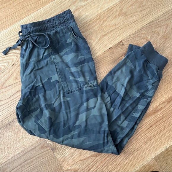 Splendid Camo Joggers - Picture 2 of 4